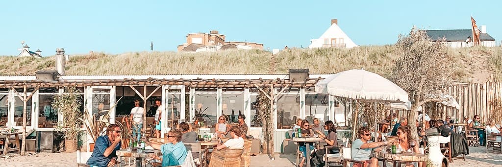 Terras van Kayuca op het strand van Zandvoort